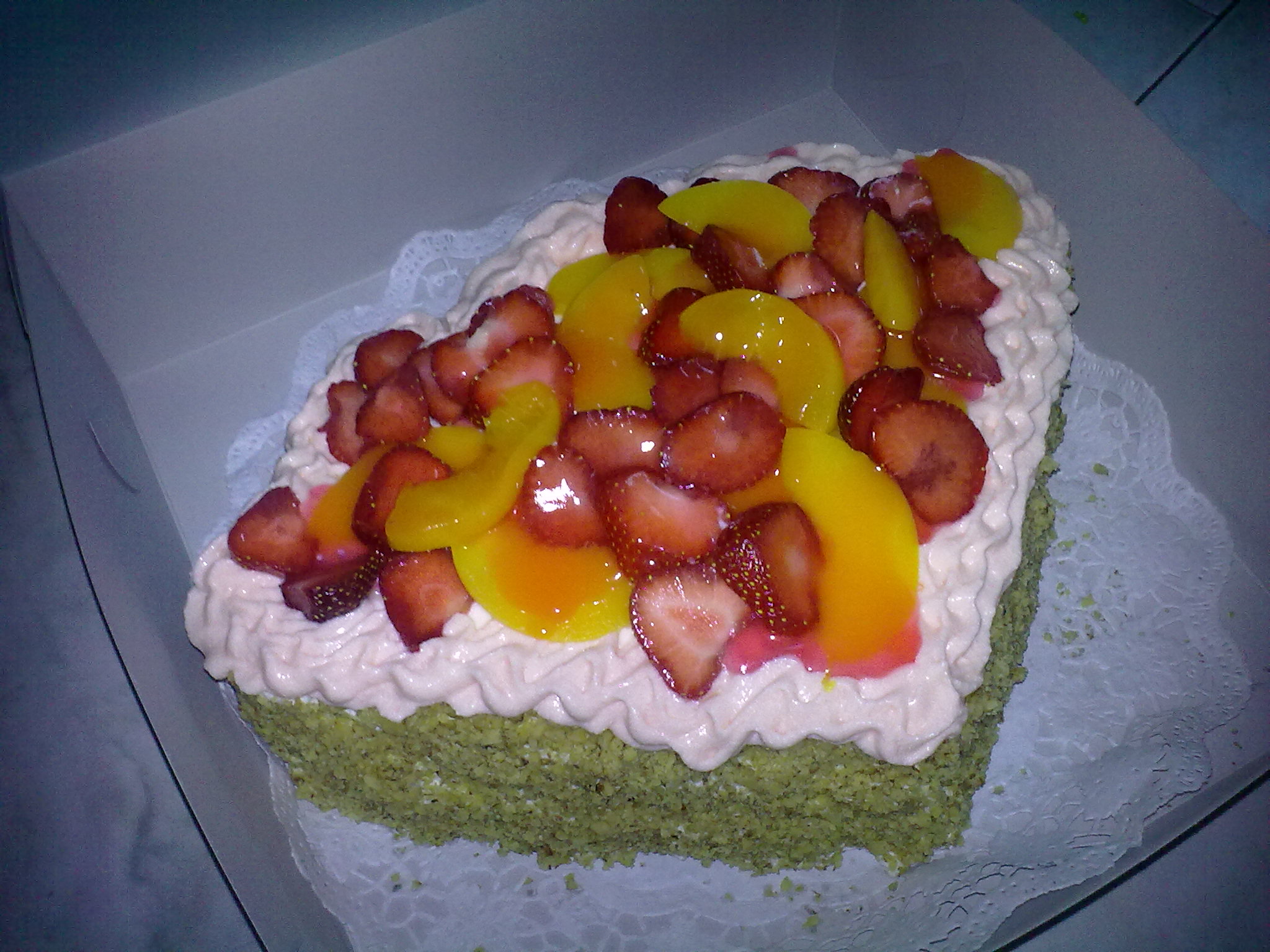 vejíř-jahody broskve